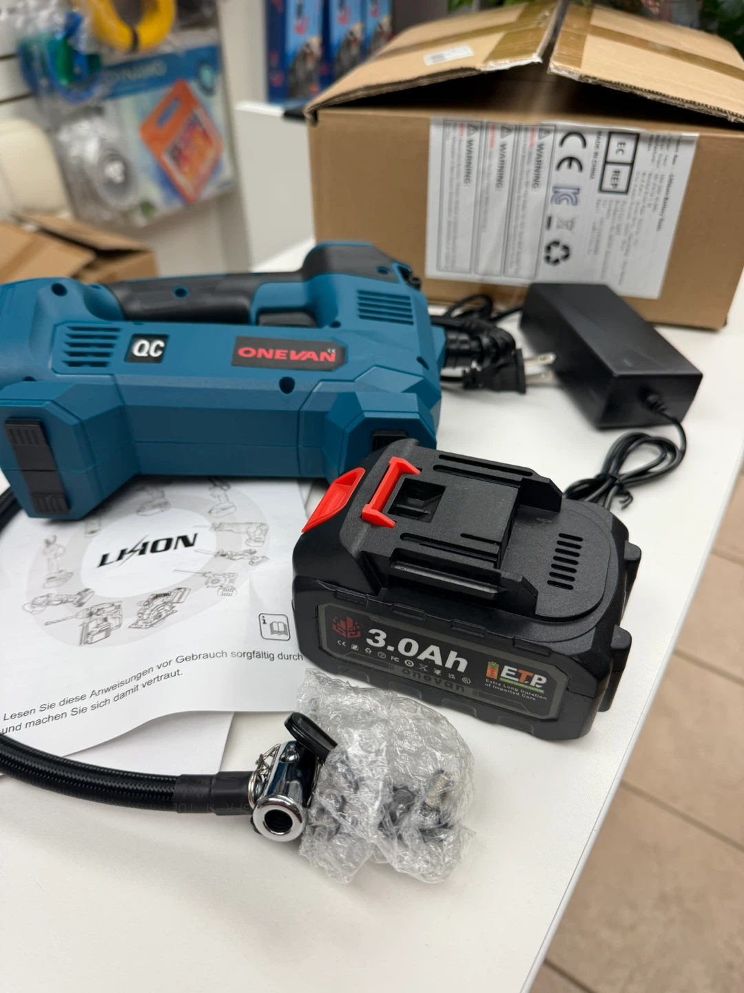 Portable Cordless Air Compressor with 3.0Ah Battery - photo 3