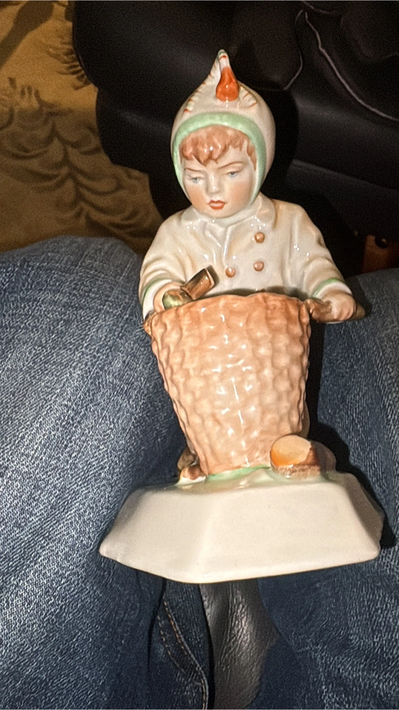 🏆rare Porcelain Figurine Child with Basket - photo 4