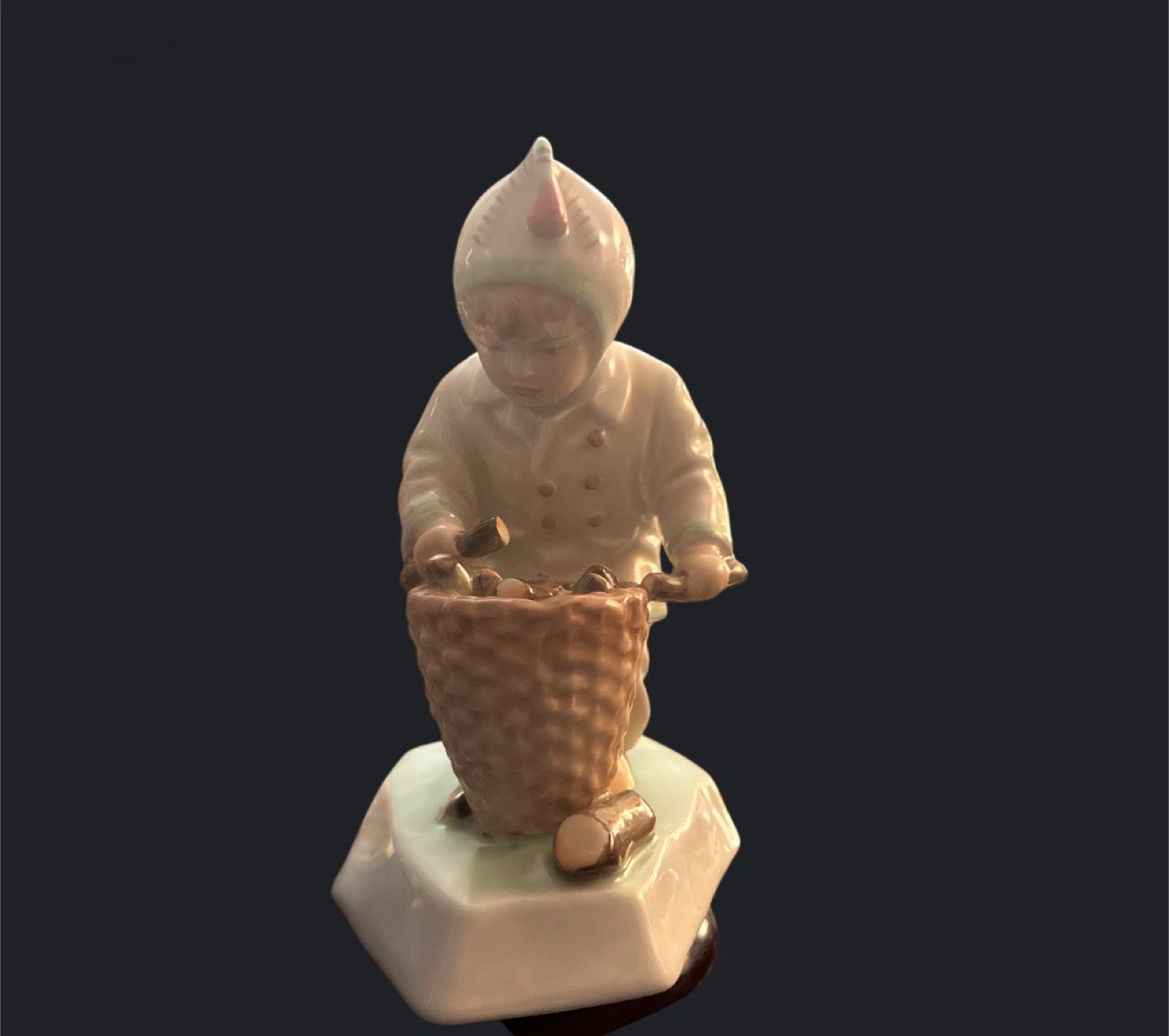🏆rare Porcelain Figurine Child with Basket