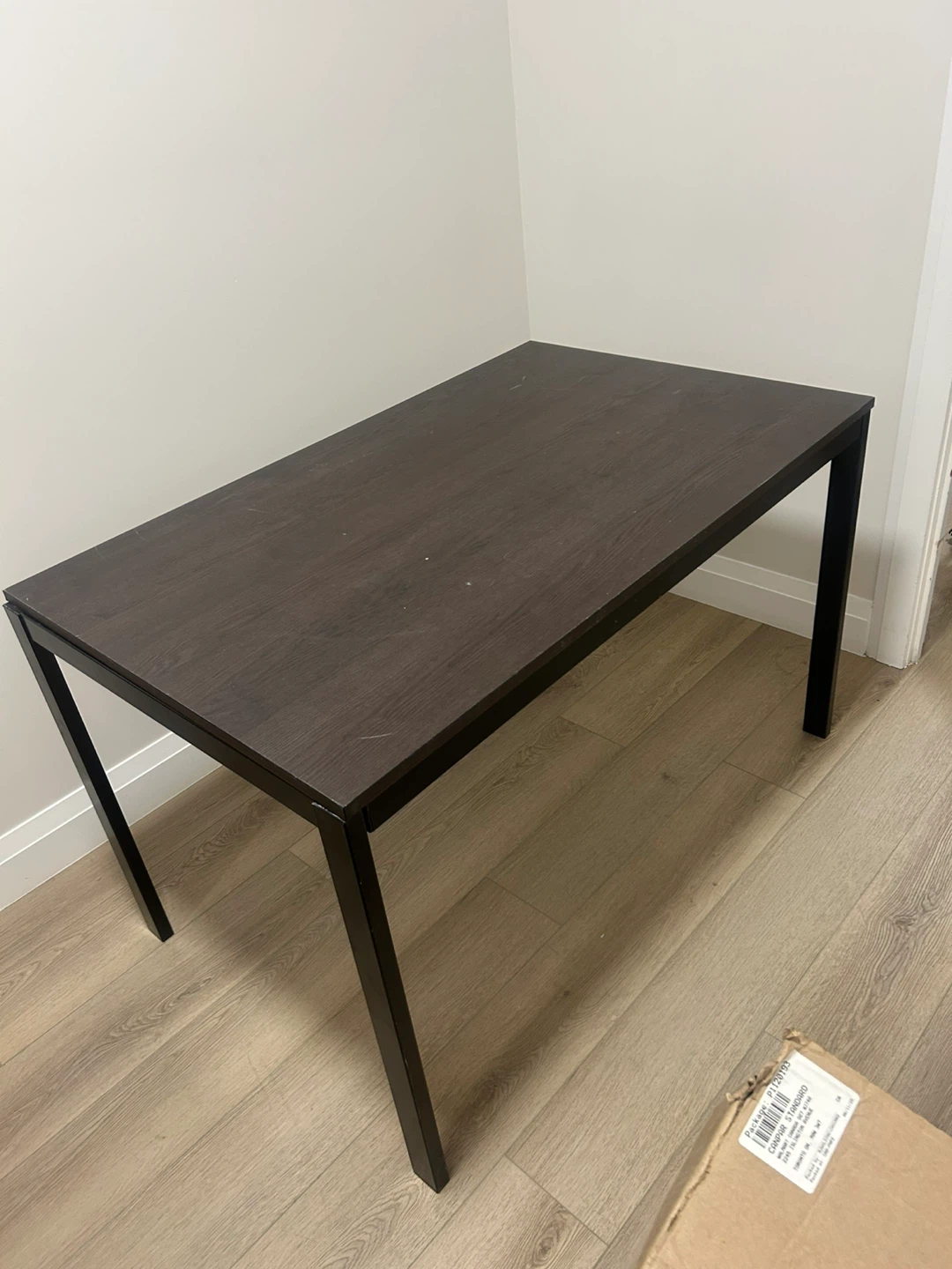 Dark Wood Kitchen Table With Benches