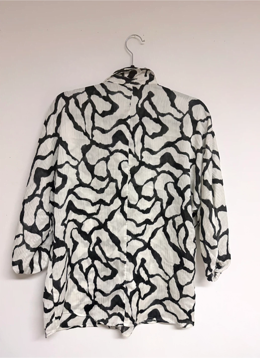 Black &White Abstract Print Blouse - Size XS 🏆 - photo 2