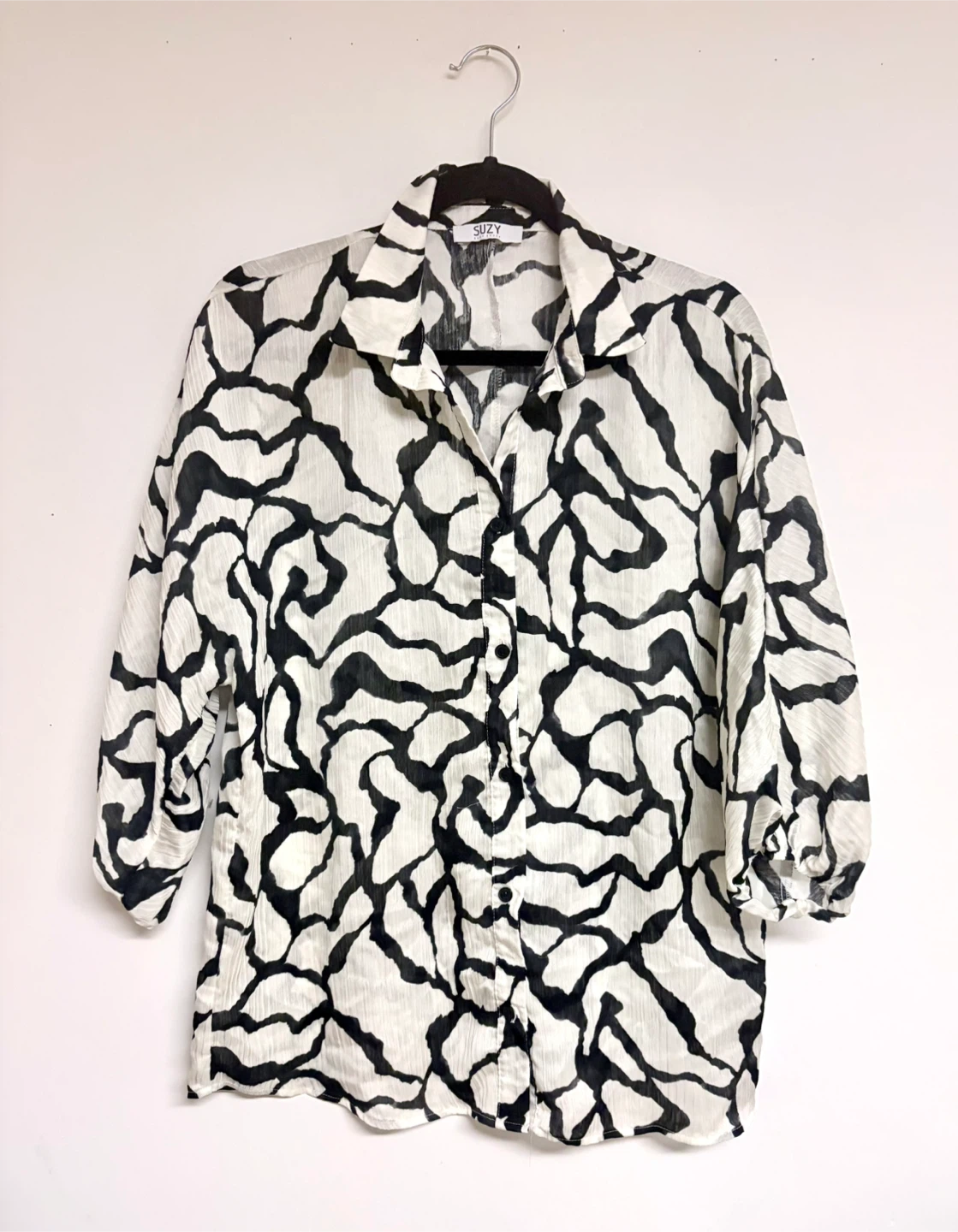 Black &White Abstract Print Blouse - Size XS 🏆