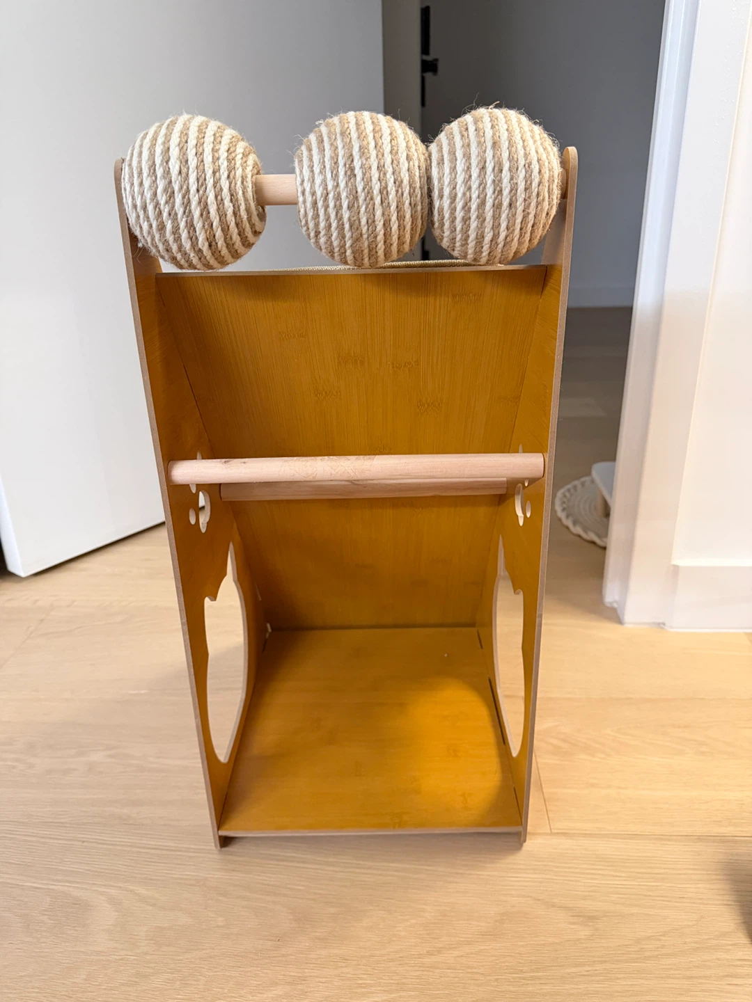 New Cat Scratching Post with Balls - photo 4