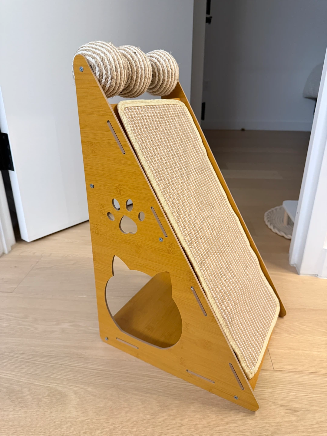 New Cat Scratching Post with Balls - photo 2