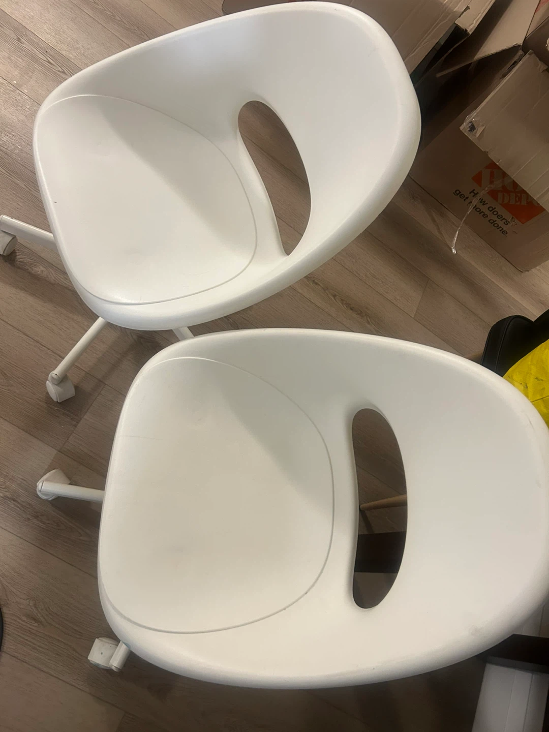 Set of 2 White Swivel Chairs