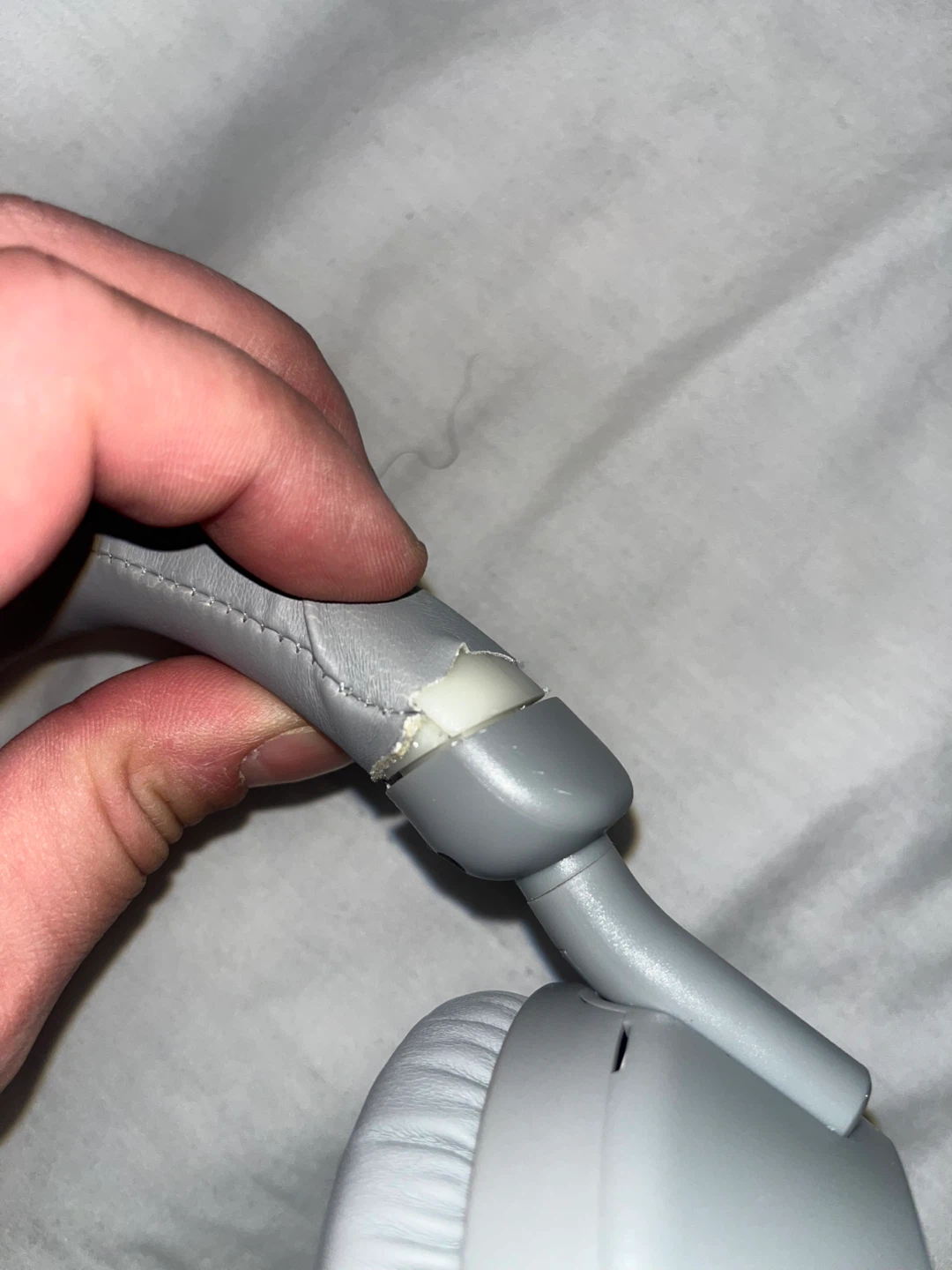 2 headphone combo - 1 wired 1 Bluetooth - photo 3