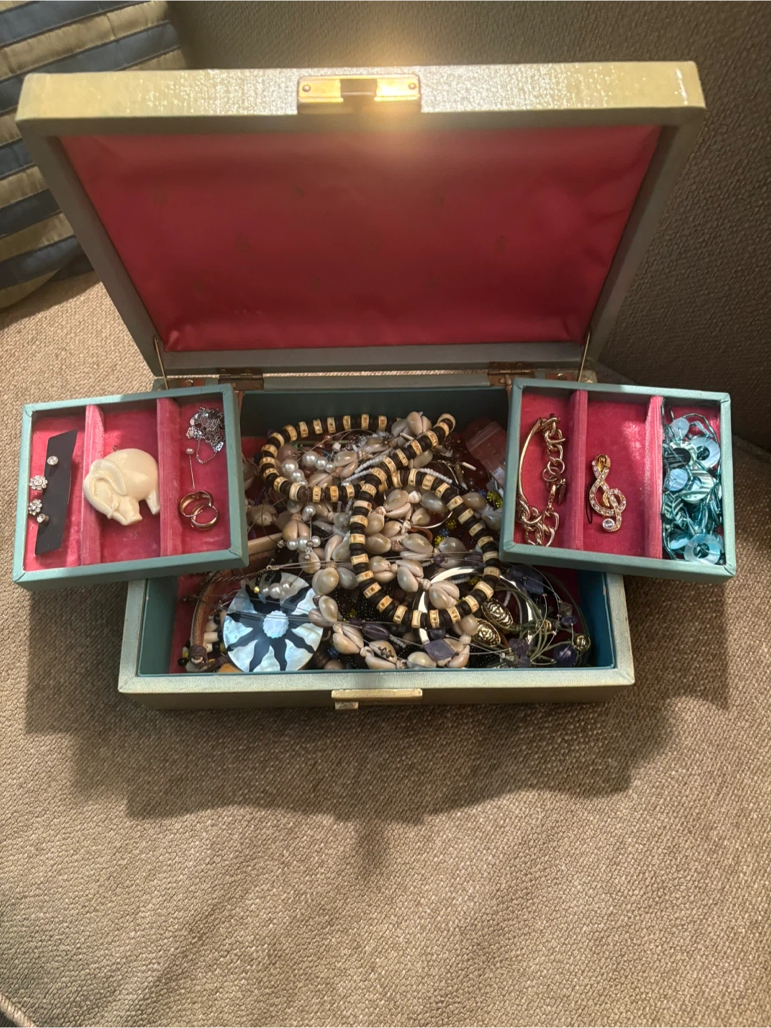 Vintage Jewellery Box with Contents - photo 2