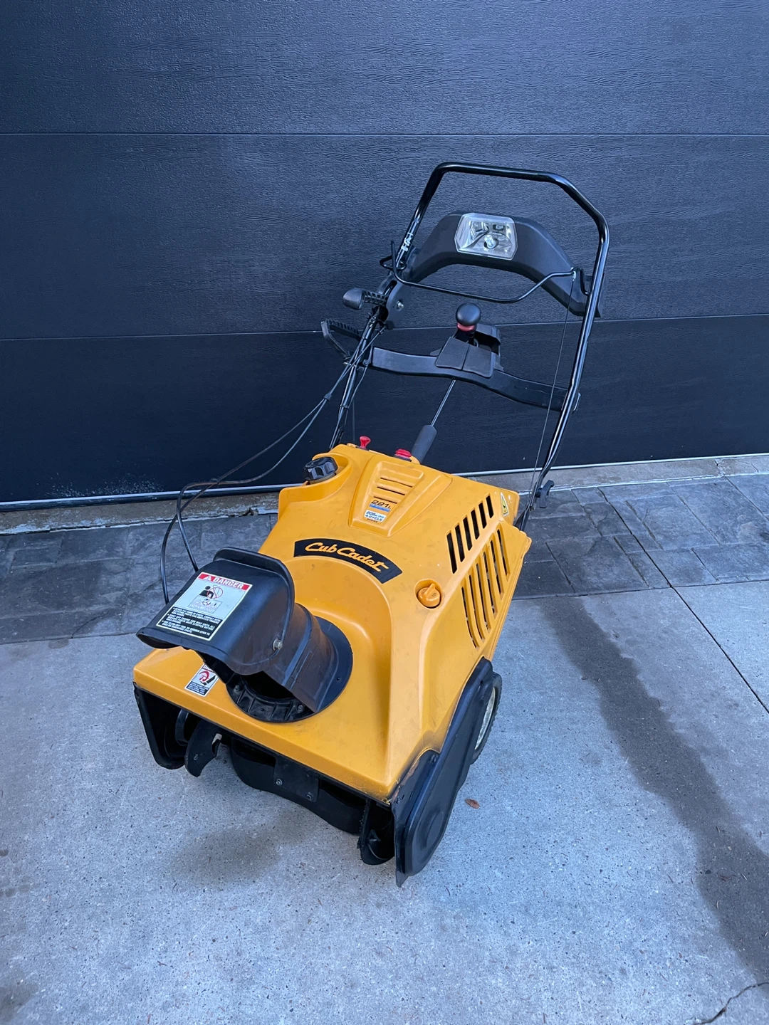 Cub Cadet Gas Snowblower 221L