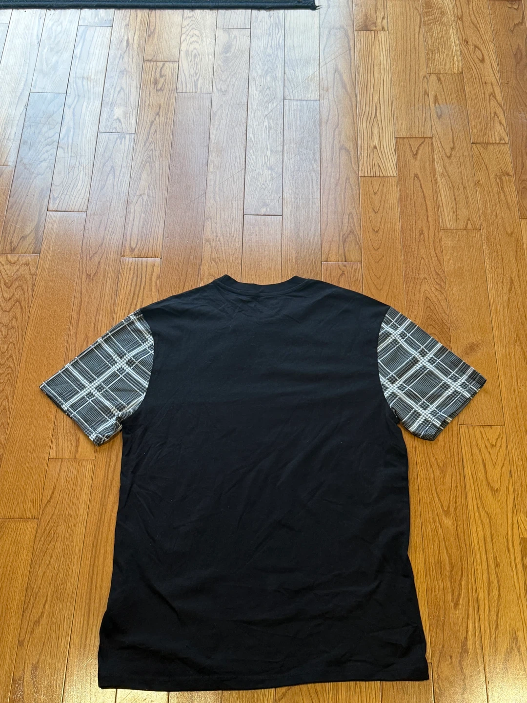 Guess T-Shirt with Plaid Sleeves - photo 3