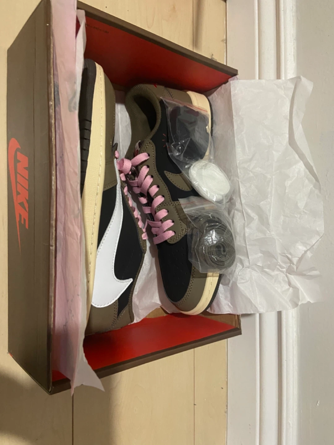 Nike Travis Scott x Air Jordan 1 Low OG "Reverse Mocha" - photo 3