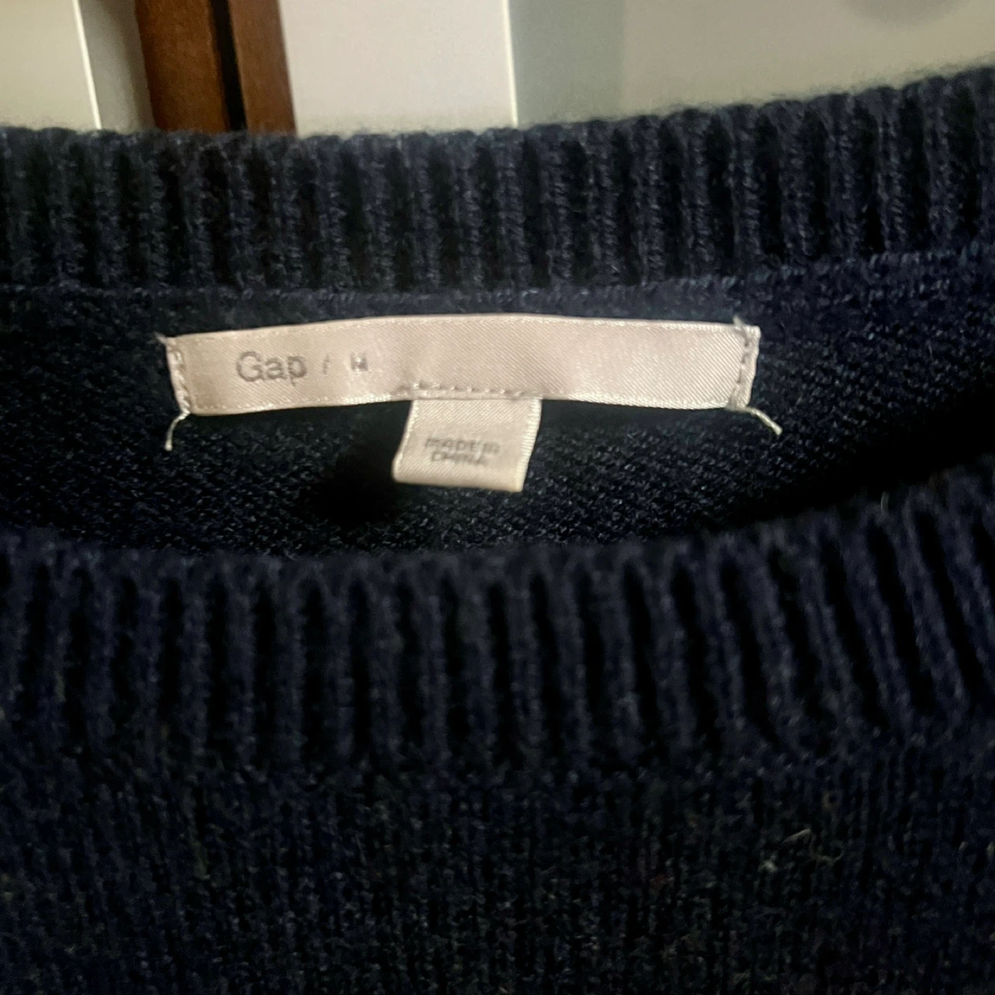 Gap Women's Navy Blue Sweater with Colour Block Sleeves - Medium - photo 2