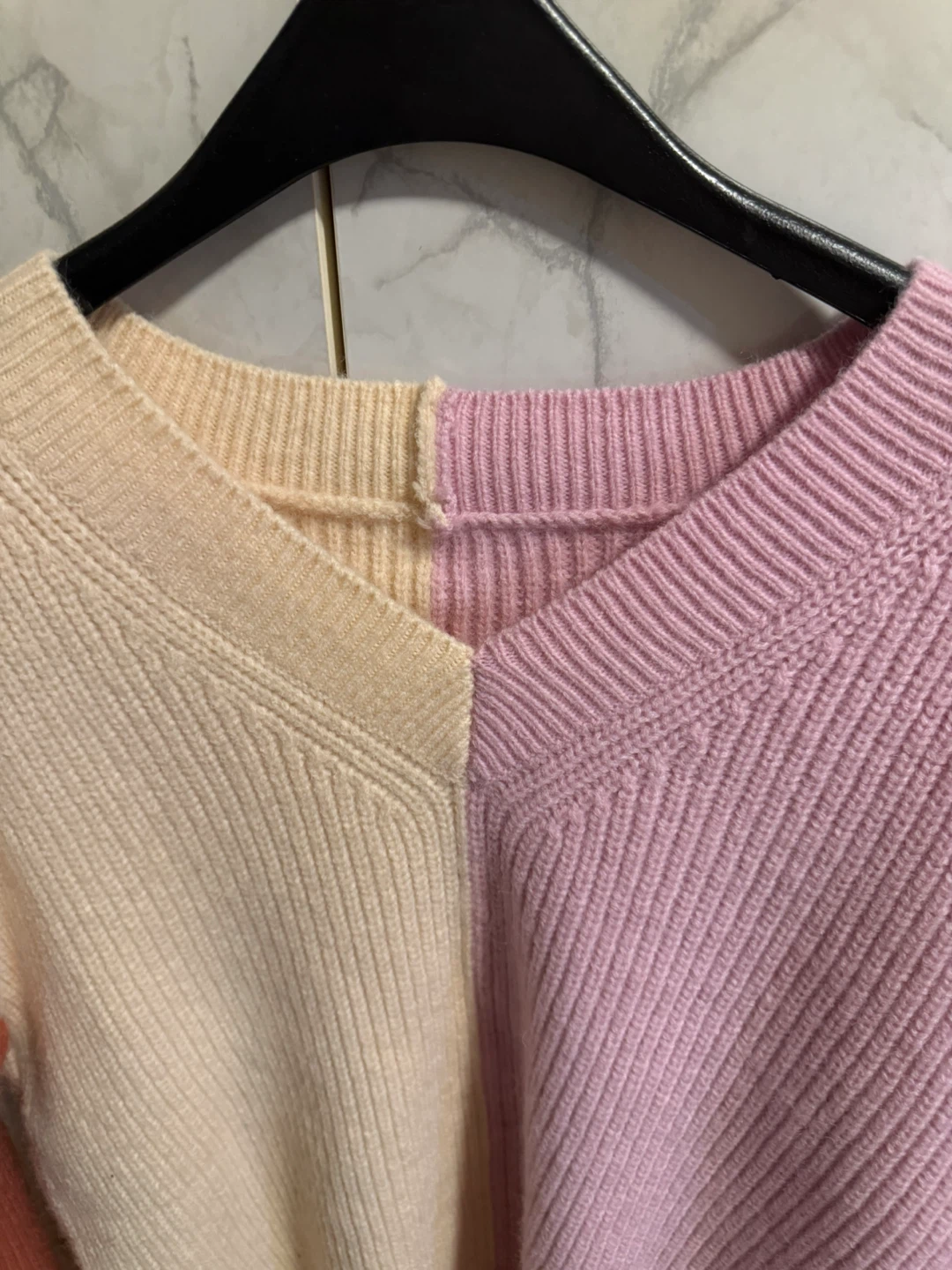 Colour-blocked V-neck women Sweater 🏆 - photo 2