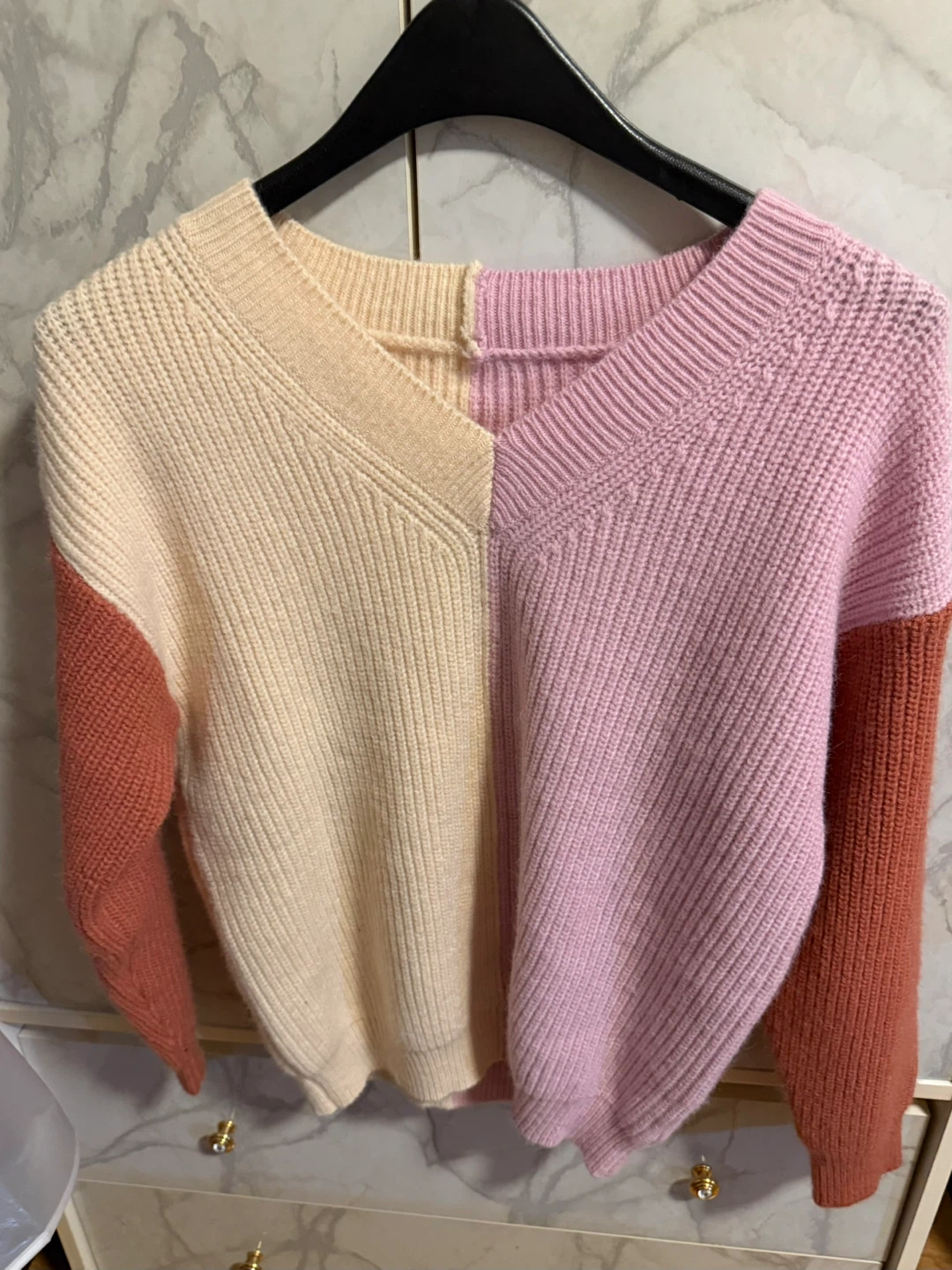 Colour-blocked V-neck women Sweater 🏆