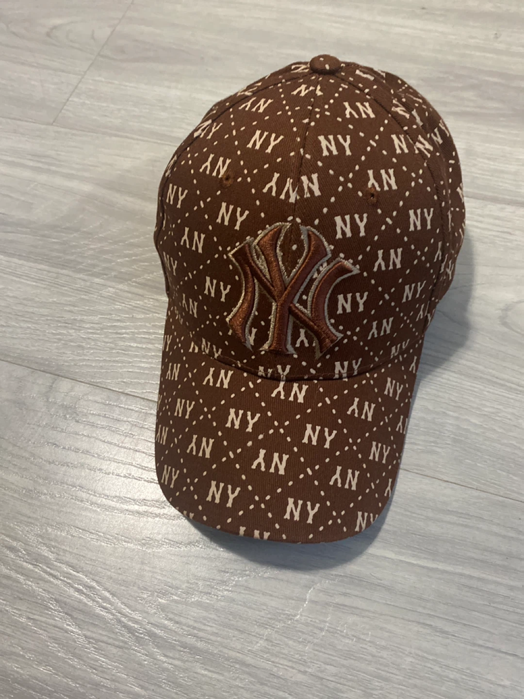 New York Yankees Baseball Cap - Brown All-Over NY Print