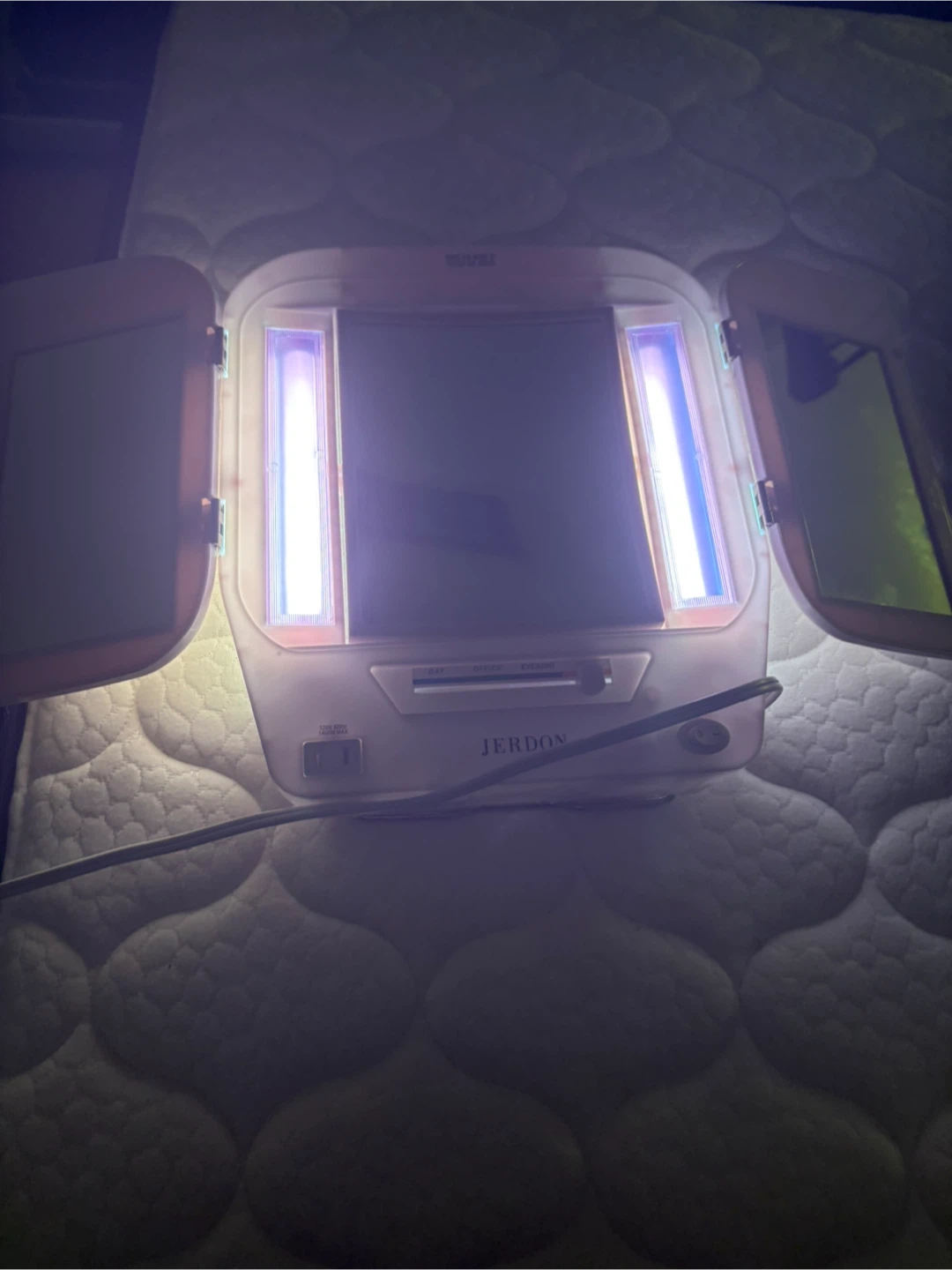 Jerdon Tri-Fold Vanity Makeup Mirror with Lights - photo 4