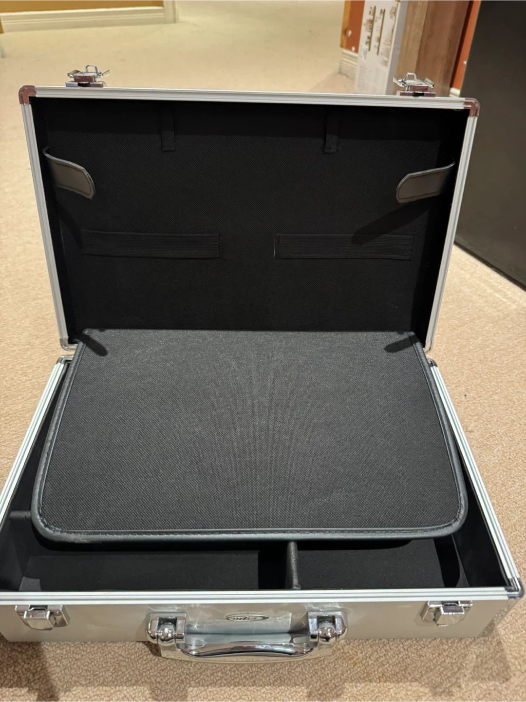 Intec Silver Aluminium Case - photo 2