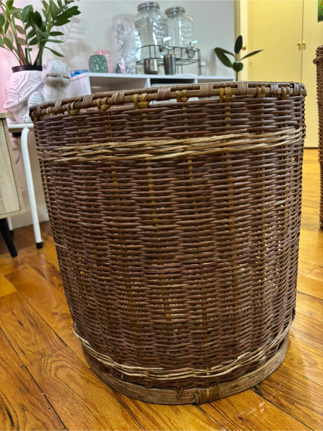 Two large woven wicker baskets - photo 3