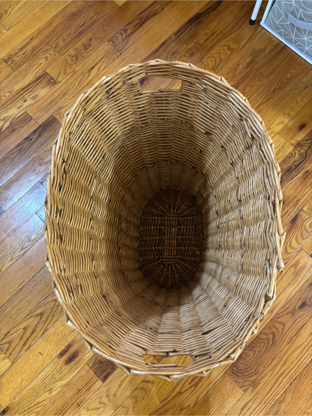 Two large woven wicker baskets - photo 4