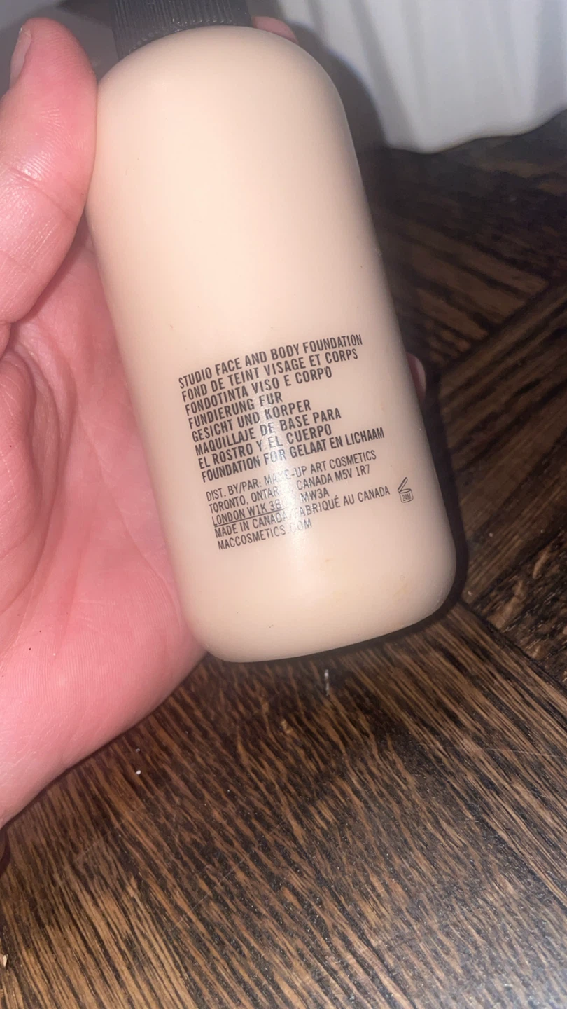 MAC Studio Face and Body Foundation 120 mL - photo 2