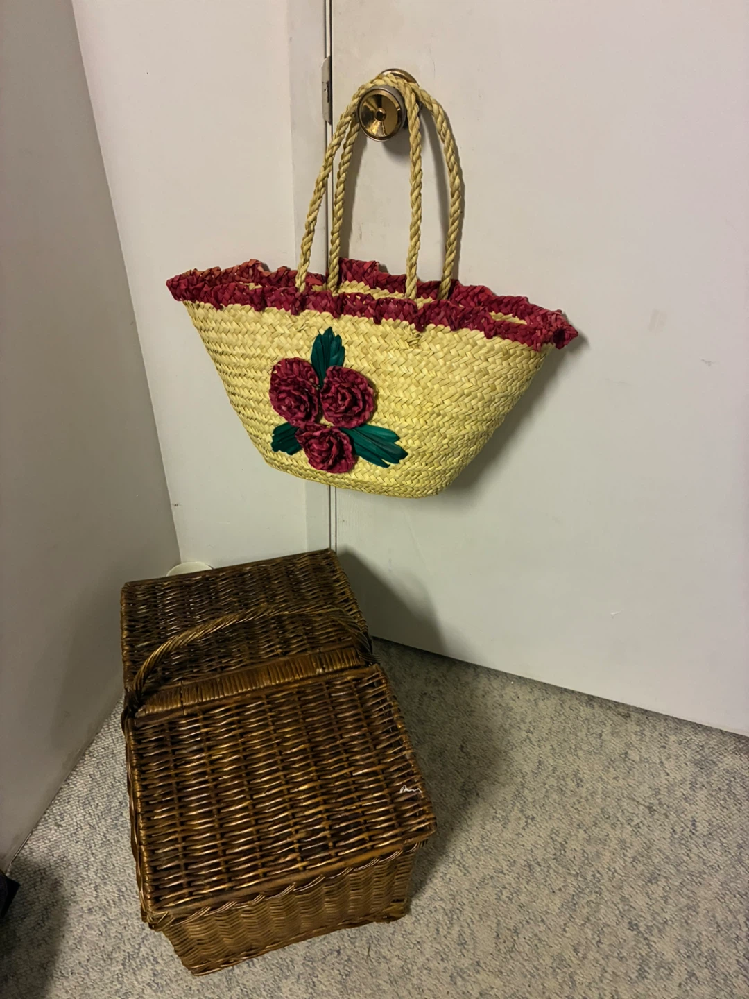 Wicker Picnic Basket and Straw Tote Bag - photo 3