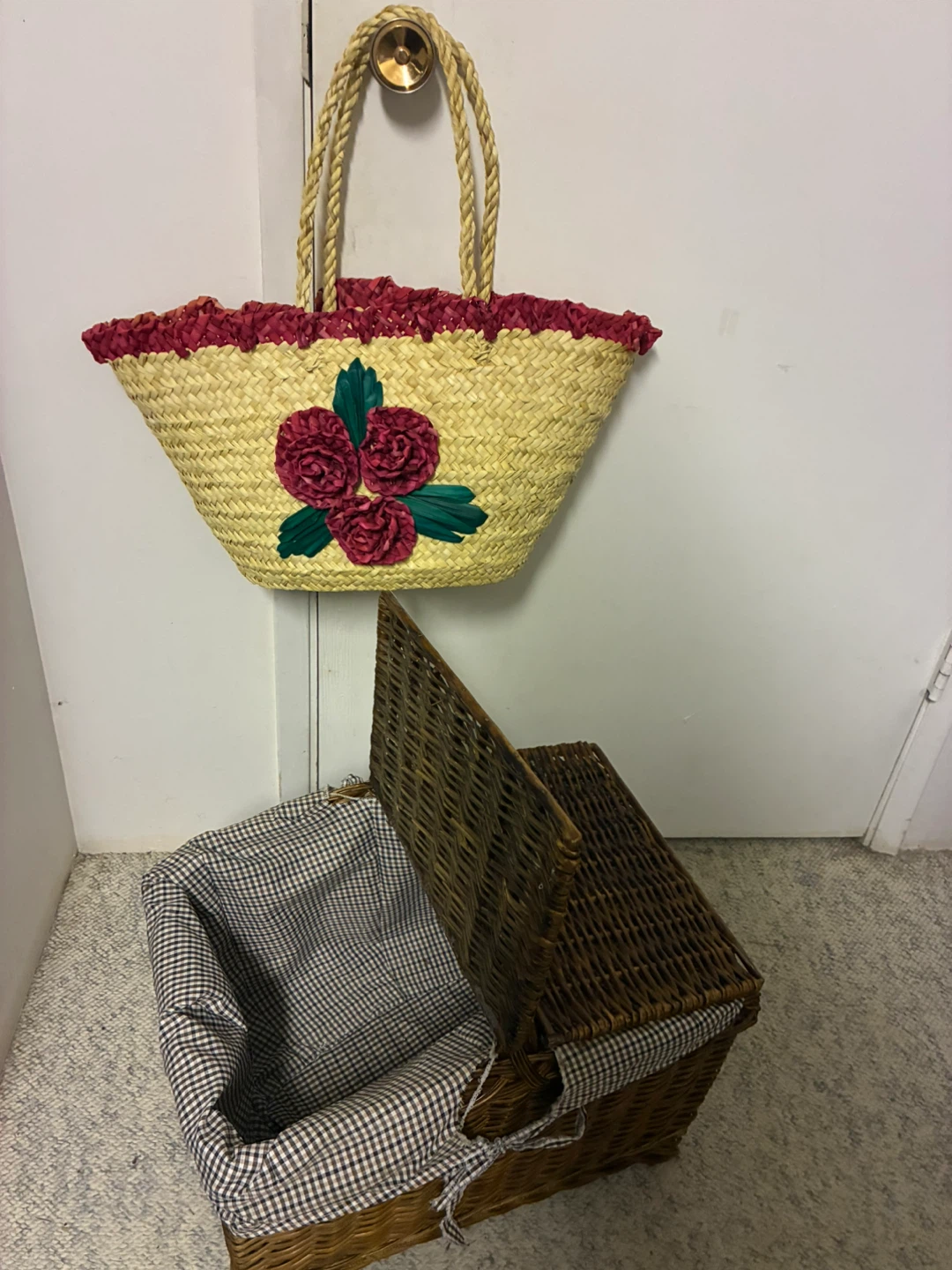 Wicker Picnic Basket and Straw Tote Bag - photo 4