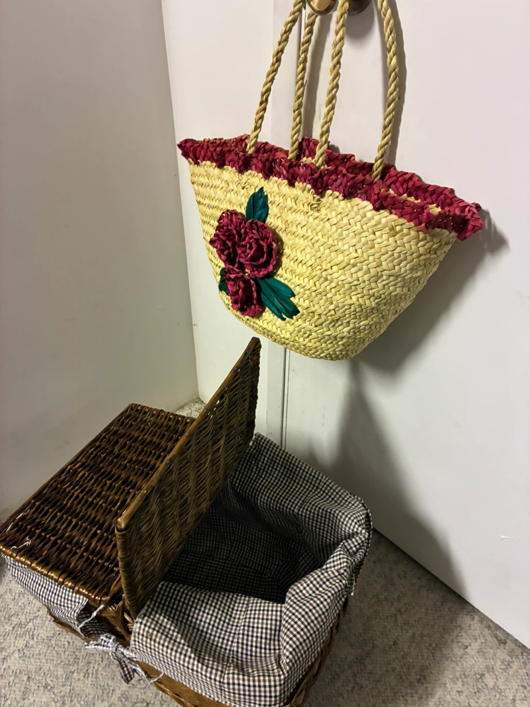 Wicker Picnic Basket and Straw Tote Bag - photo 5