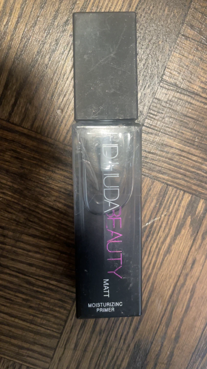 Huda Beauty Matt Moisturizing Primer