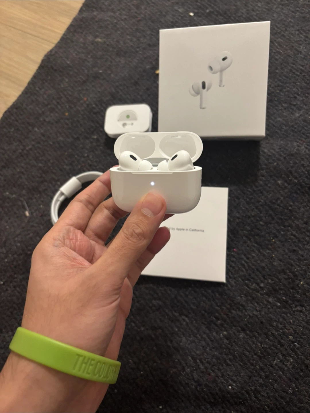 Apple AirPods Pro (2nd generation) with Charging Case - photo 3