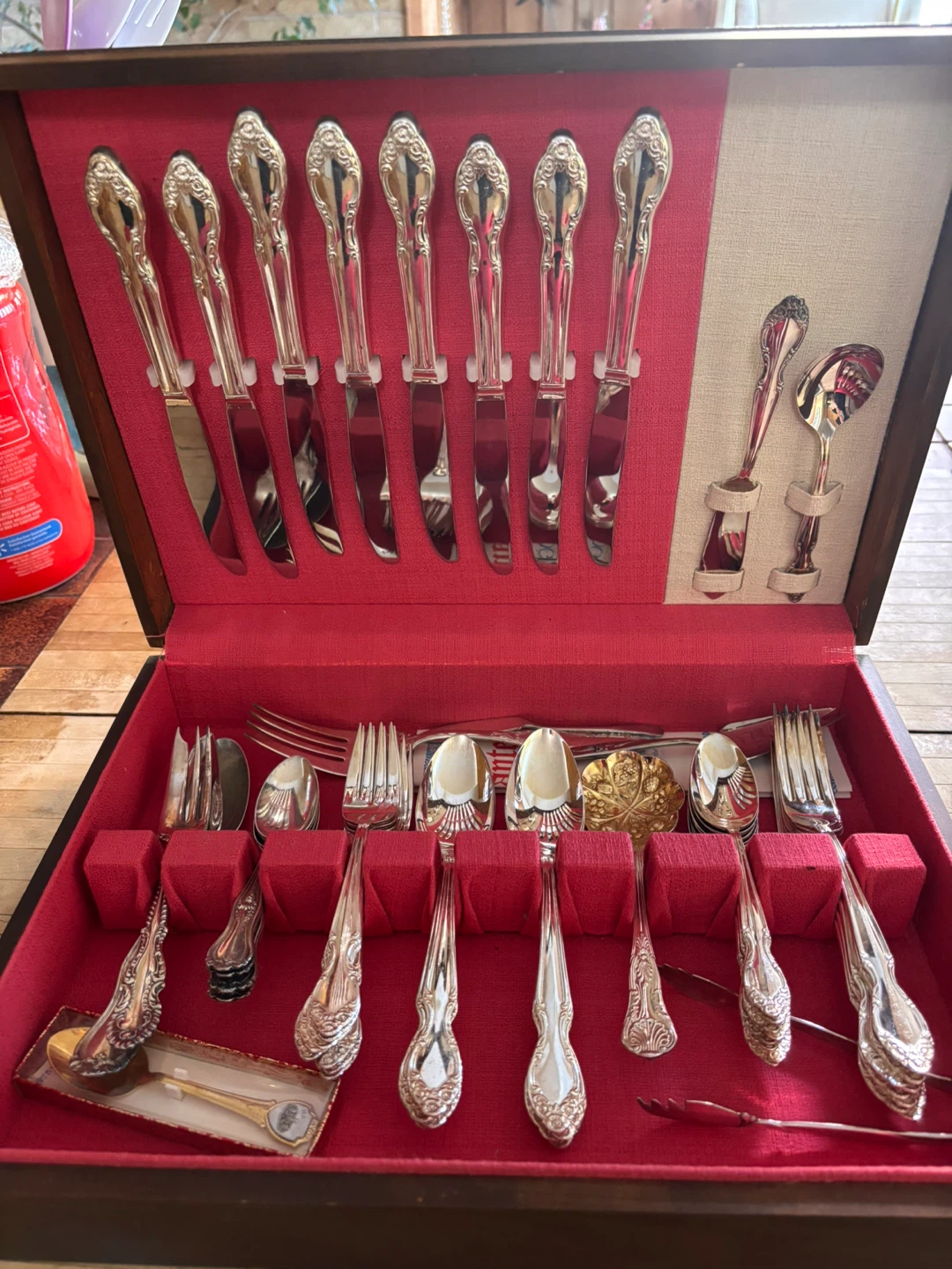 WM. ROGERS Silverplate Cutlery Set in Wooden Case