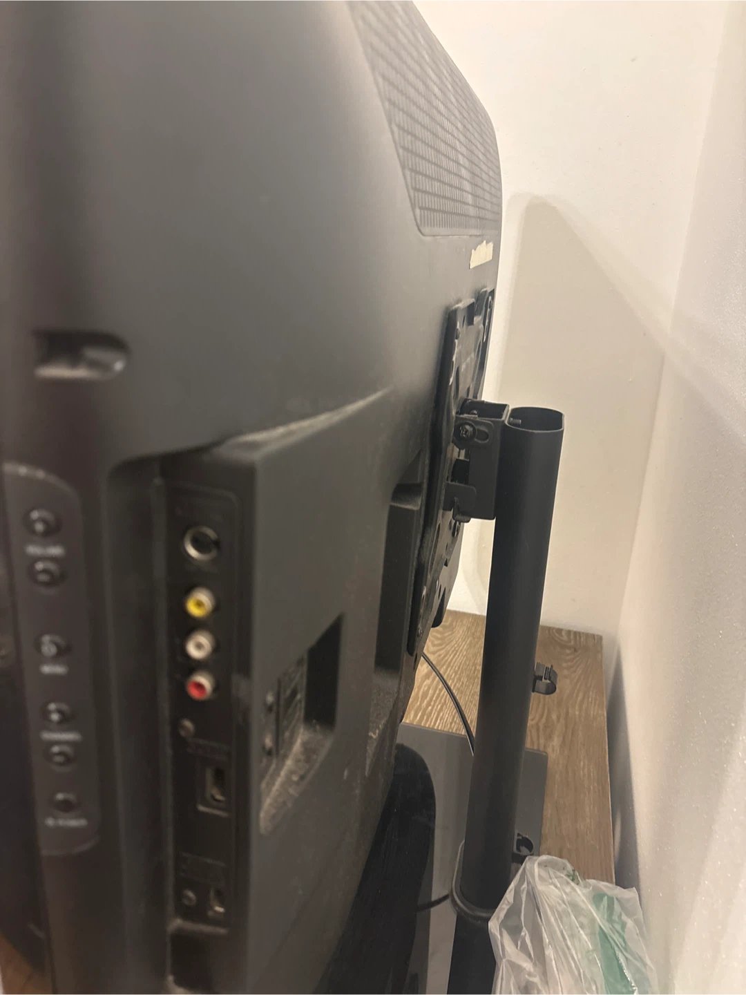 32 inch Phillips tv/ monitor - photo 2