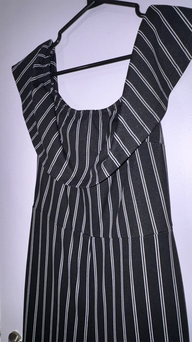 Guess Black and White Striped Jumpsuit - Medium - photo 4