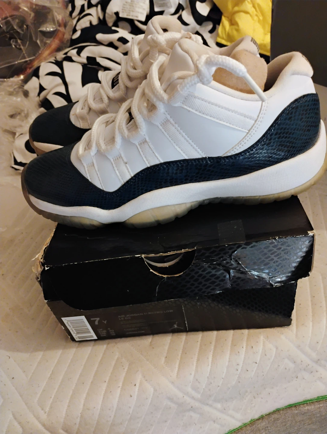 Air Jordan 11 Retro Low "Snakeskin" "White/Navy" Size 7Y - photo 2