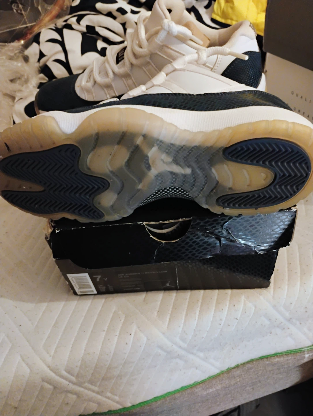 Air Jordan 11 Retro Low "Snakeskin" "White/Navy" Size 7Y