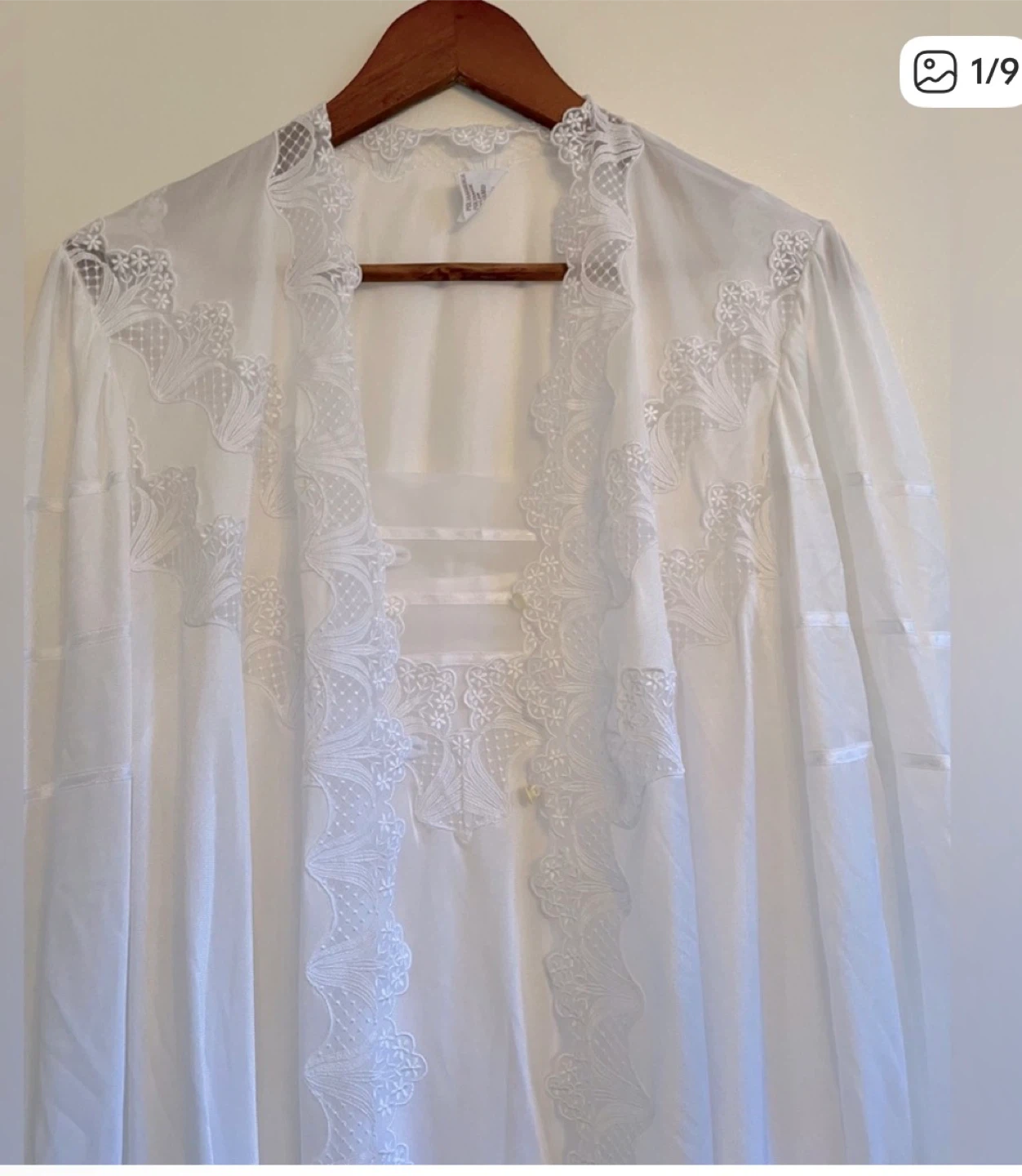 Vintage White Lace Trim Nightgown and Robe 🏆