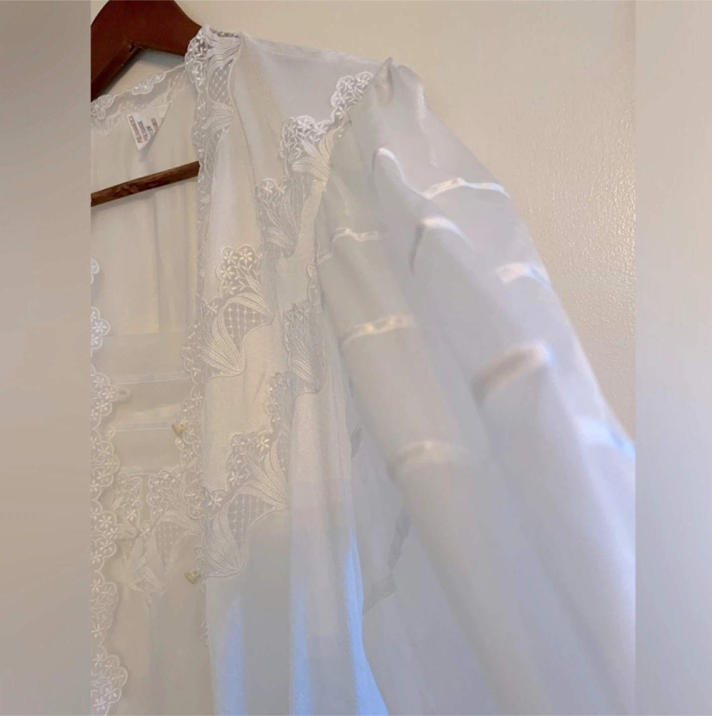 Vintage White Lace Trim Nightgown and Robe 🏆 - photo 2