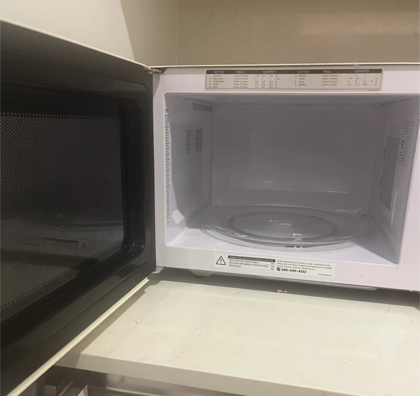 Comfee Retro Cream Microwave Oven