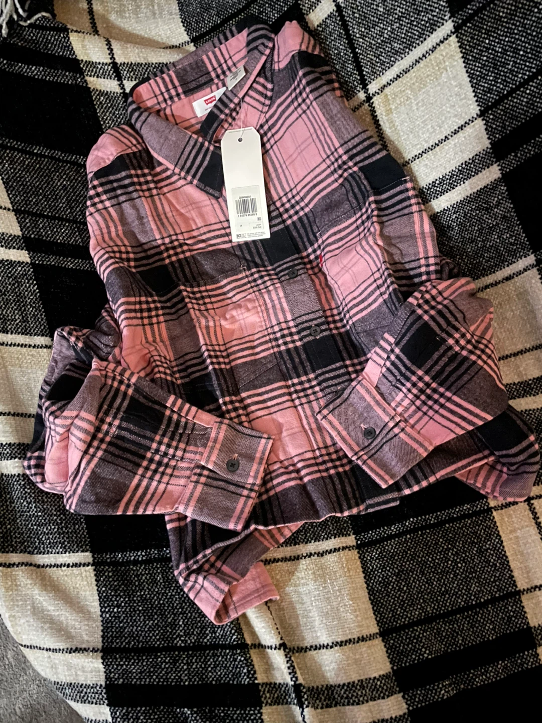 Levi's Pink Plaid Flannel Shirt (mid waist)