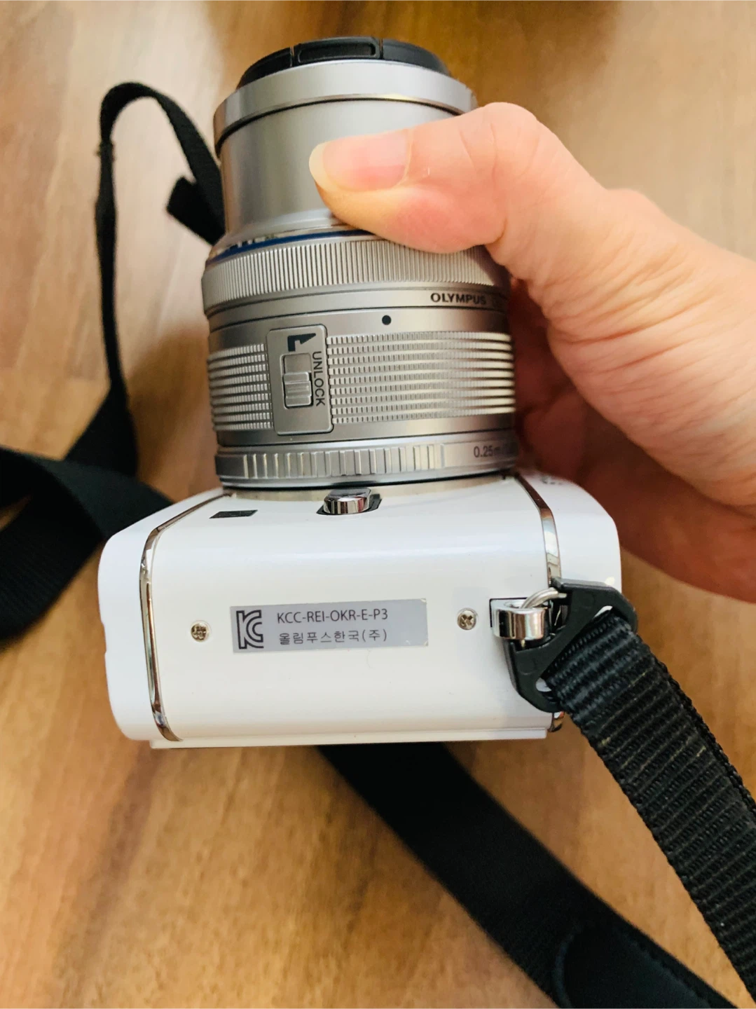 Olympus PEN E-P3 Digital Camera with 14-42mm Lens - White - photo 5