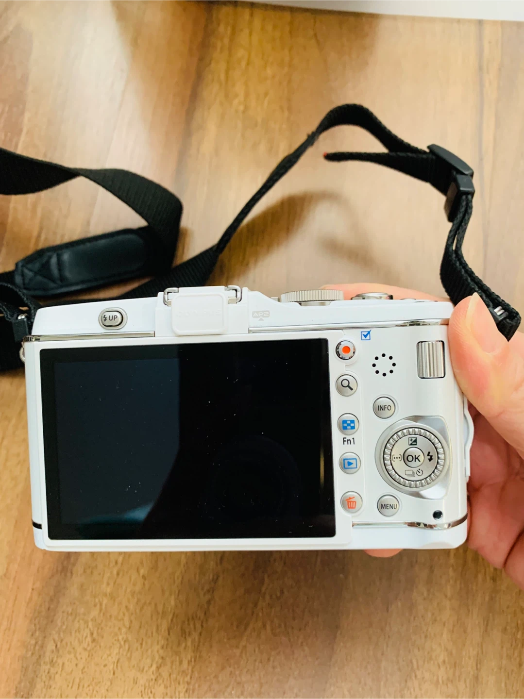 Olympus PEN E-P3 Digital Camera with 14-42mm Lens - White - photo 2