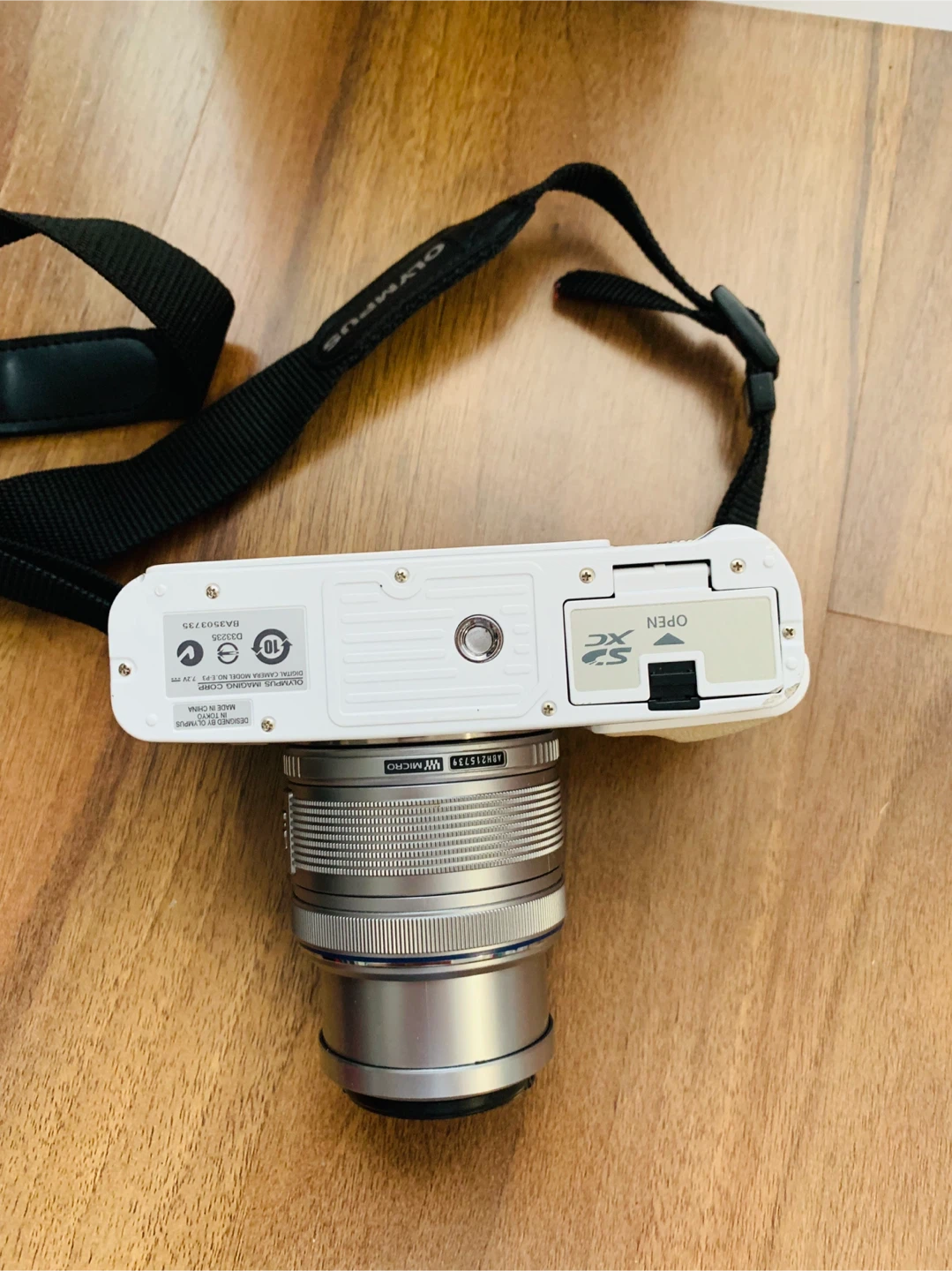 Olympus PEN E-P3 Digital Camera with 14-42mm Lens - White - photo 4