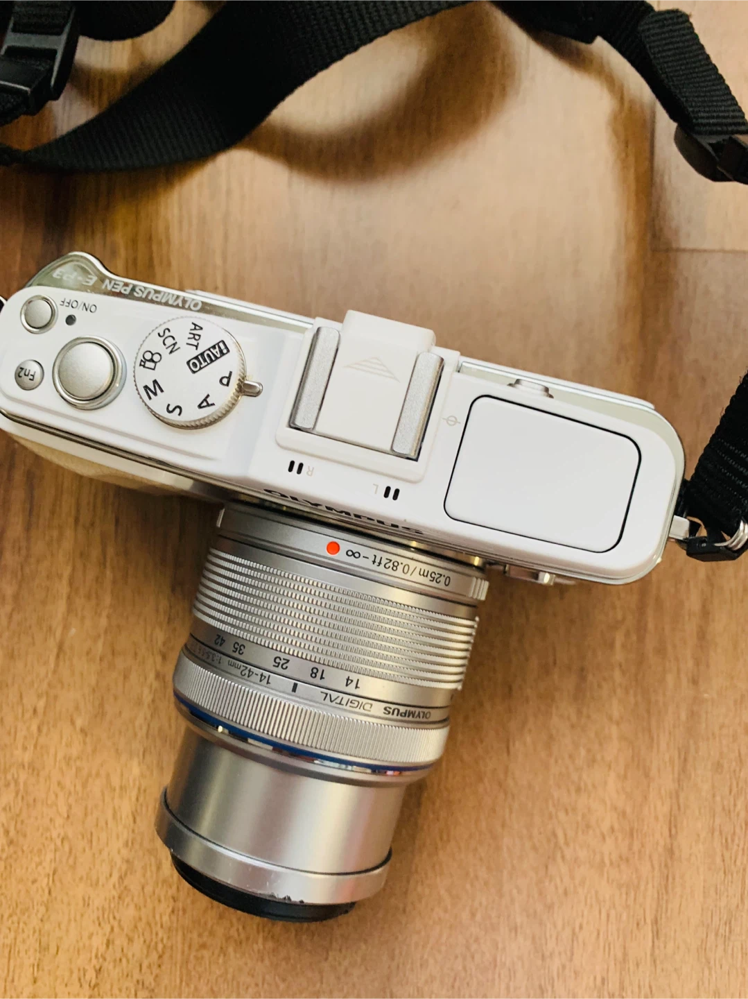 Olympus PEN E-P3 Digital Camera with 14-42mm Lens - White - photo 3