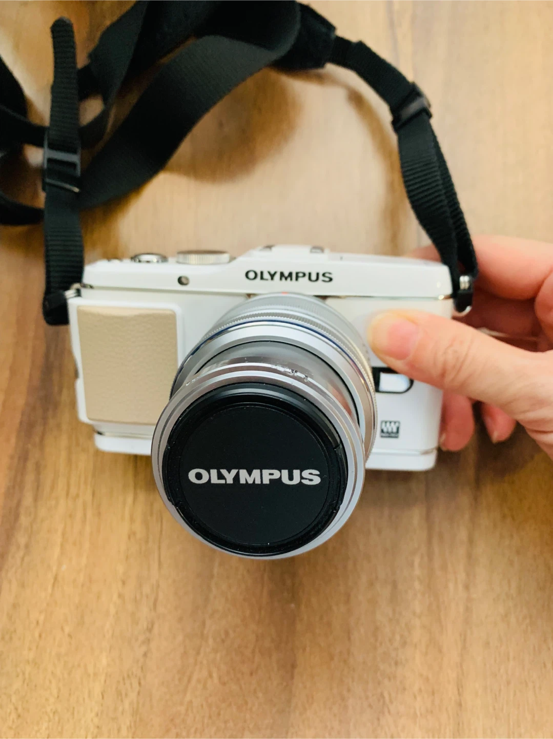 Olympus PEN E-P3 Digital Camera with 14-42mm Lens - White