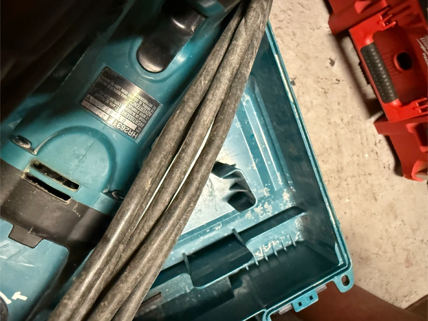 Makita HR2631F Rotary Hammer Drill - photo 4