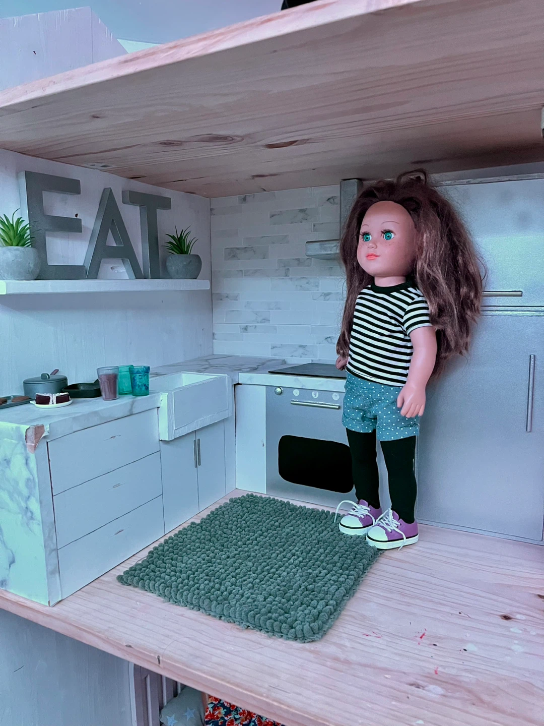 Wooden Dollhouse with Dolls and Accessories - photo 3