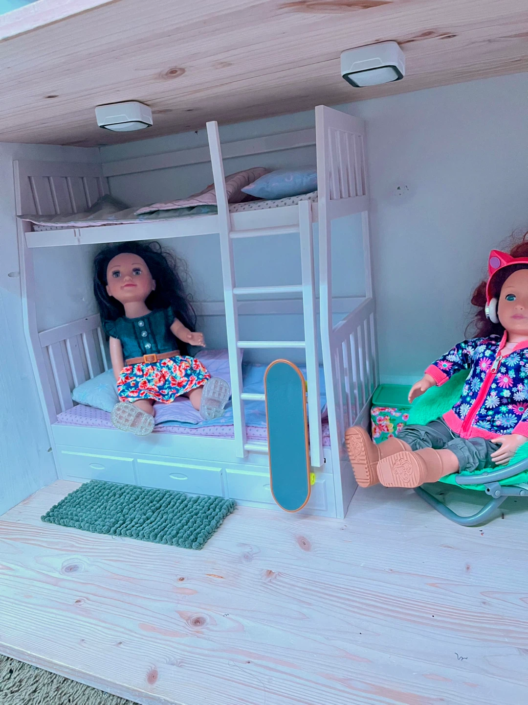 Wooden Dollhouse with Dolls and Accessories - photo 5
