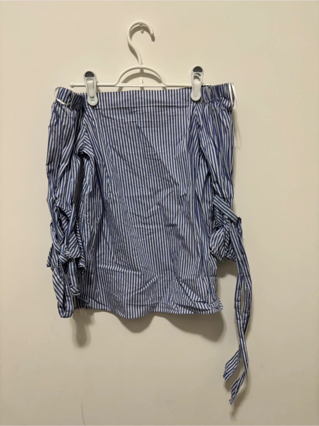 H&M Blue and White Striped Off-Shoulder Top - photo 2