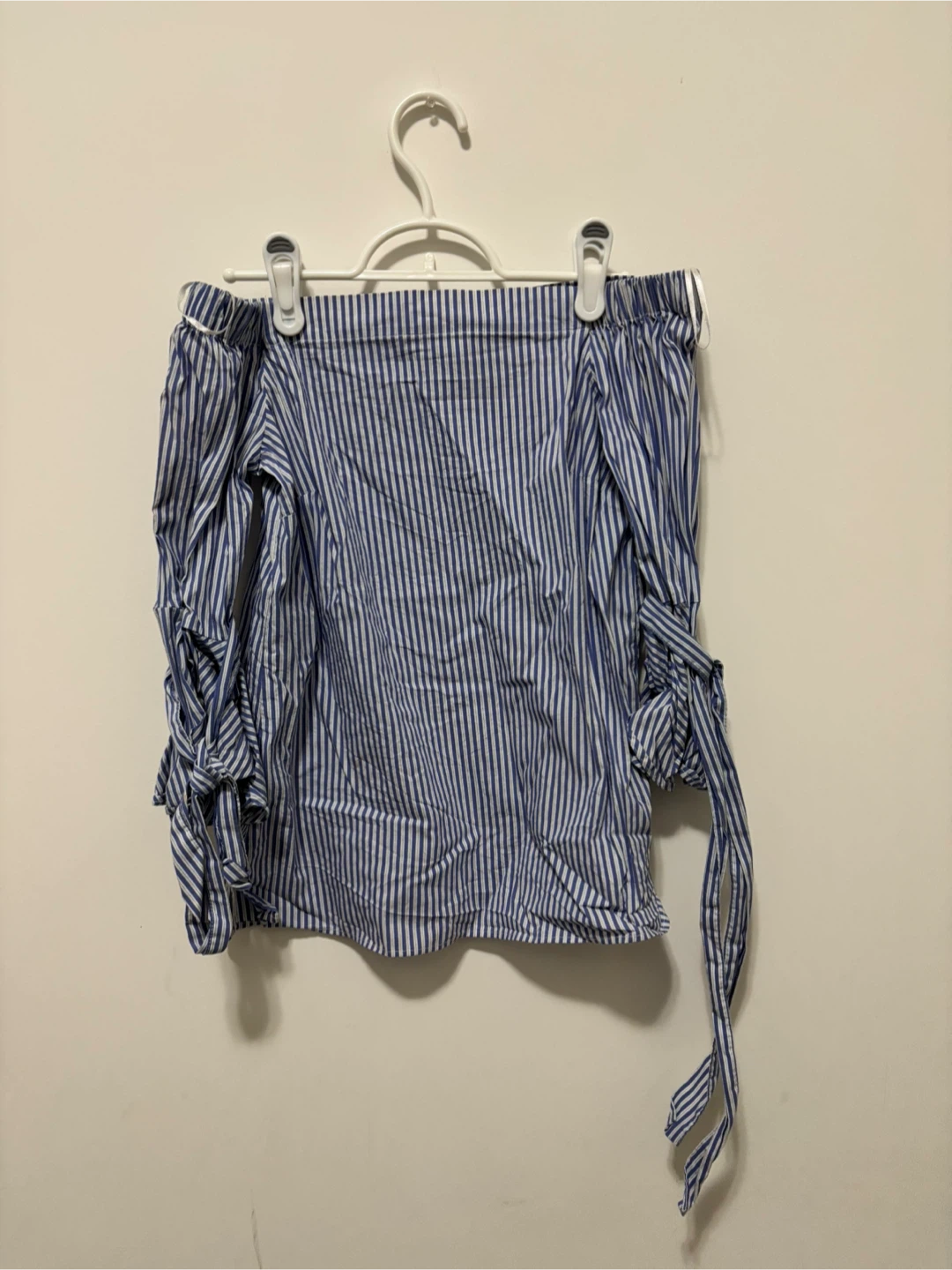 H&M Blue and White Striped Off-Shoulder Top - photo 3
