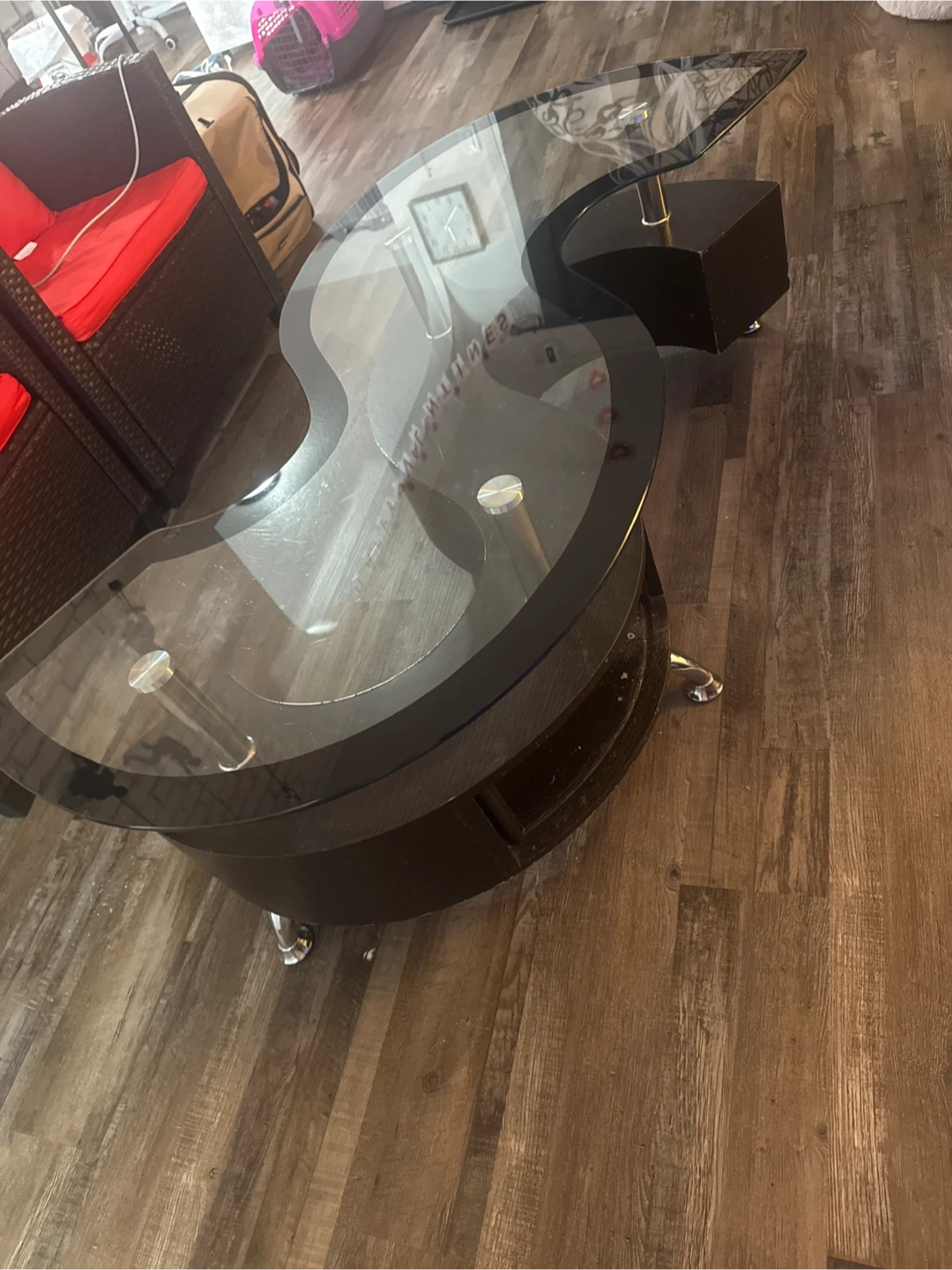 S-Shaped Glass Coffee Table - photo 3