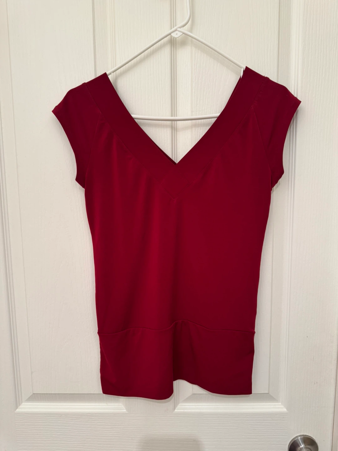 Le Château Red V-Neck Top 🏆 - photo 5