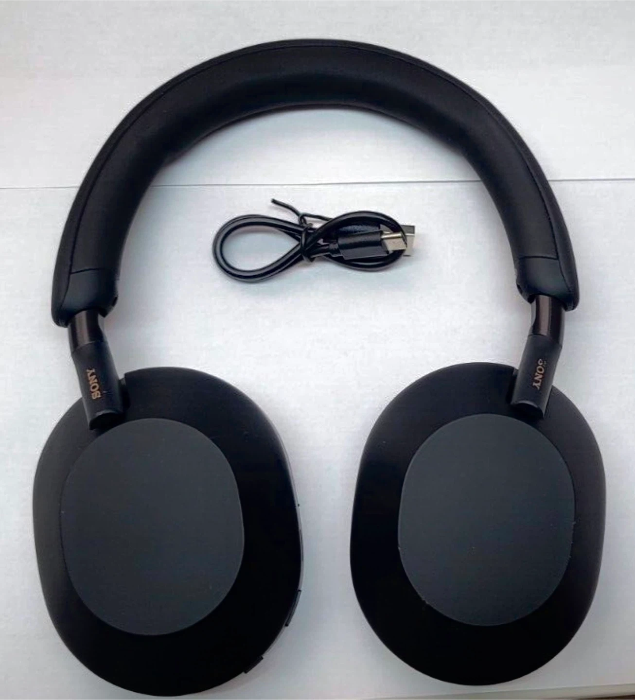 Sony WH-1000XM5 headphone with travel case - Matte Black
